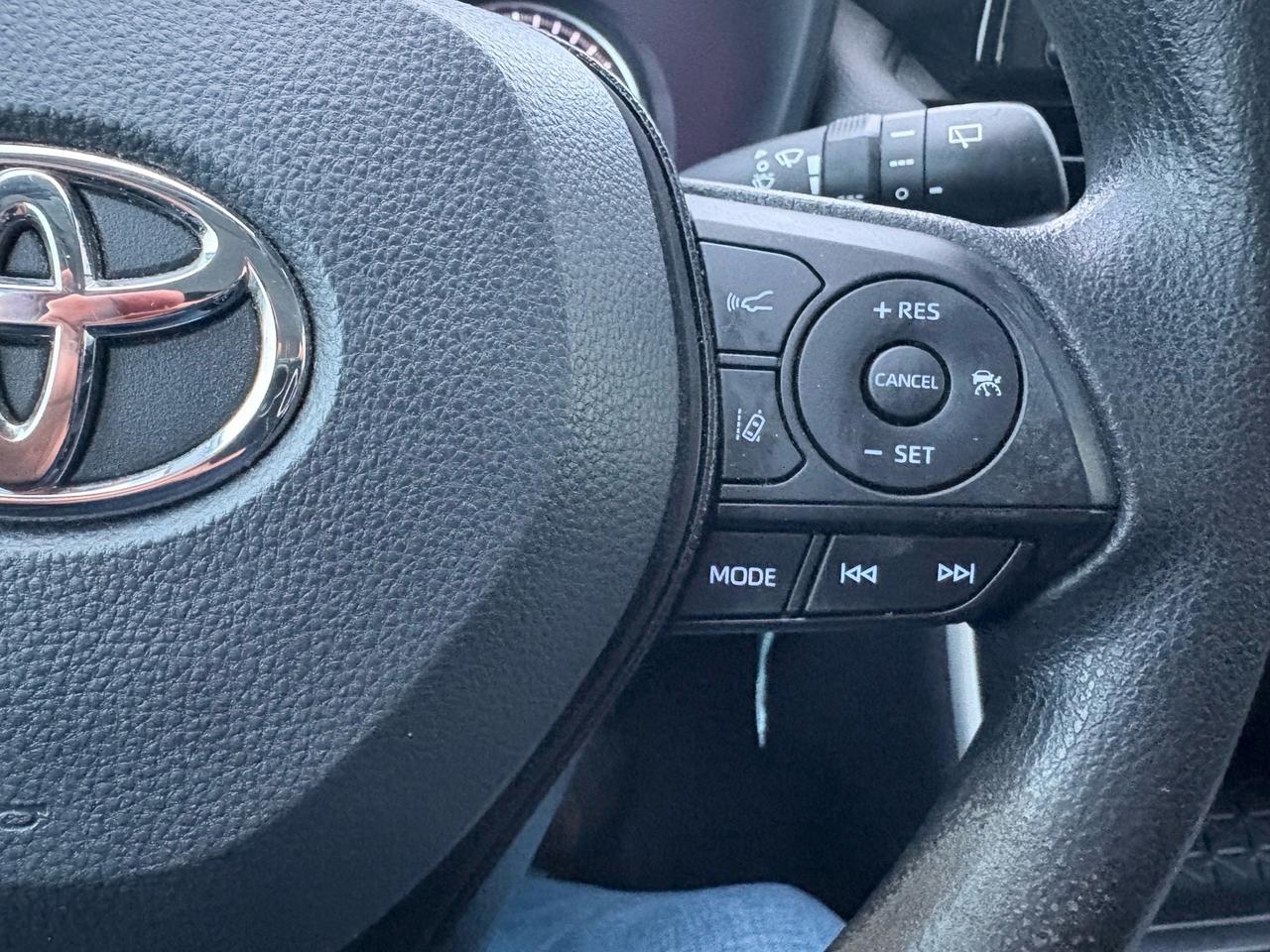 2021 Toyota RAV4 Hybrid LE AWD Photo