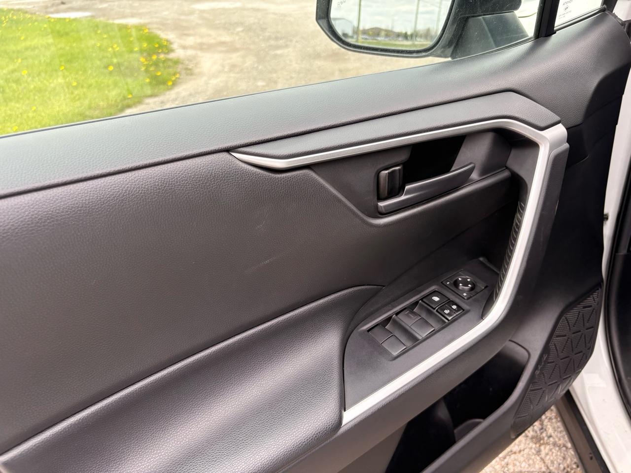 2021 Toyota RAV4 Hybrid LE AWD Photo