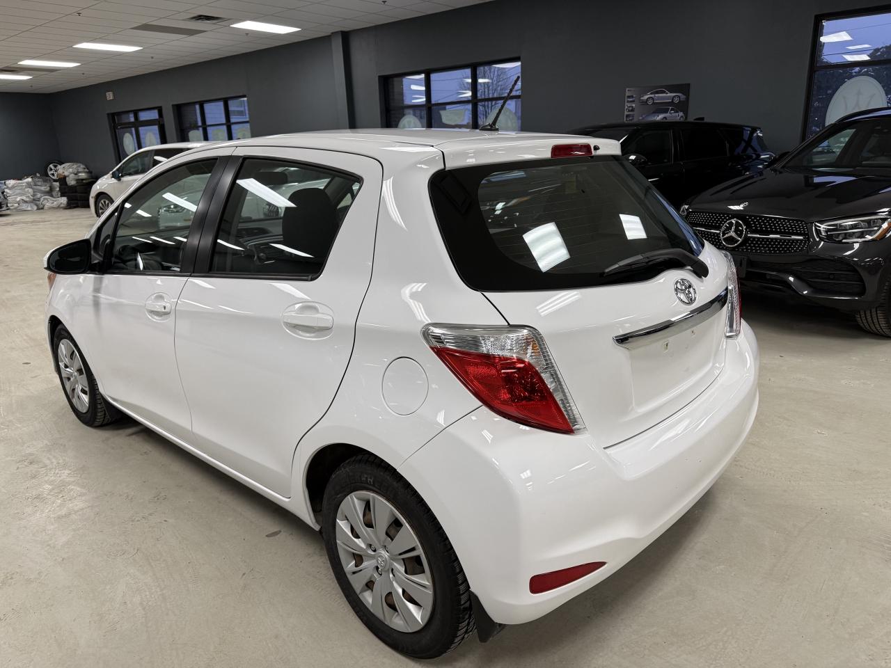 2014 Toyota Yaris 5dr HB Auto LE Photo2