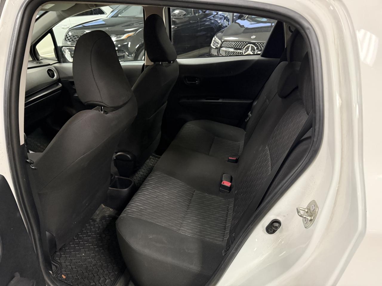 2014 Toyota Yaris 5dr HB Auto LE Photo