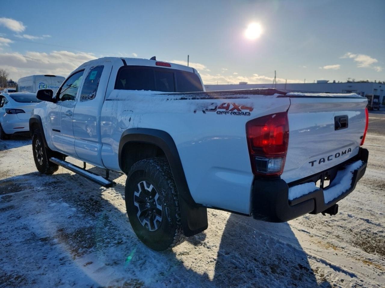 2017 Toyota Tacoma TRD Off Road Access Cab Photo3