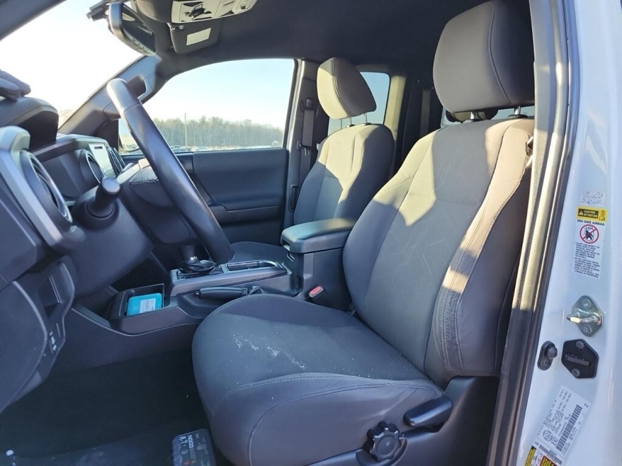 2017 Toyota Tacoma TRD Off Road Access Cab Photo4