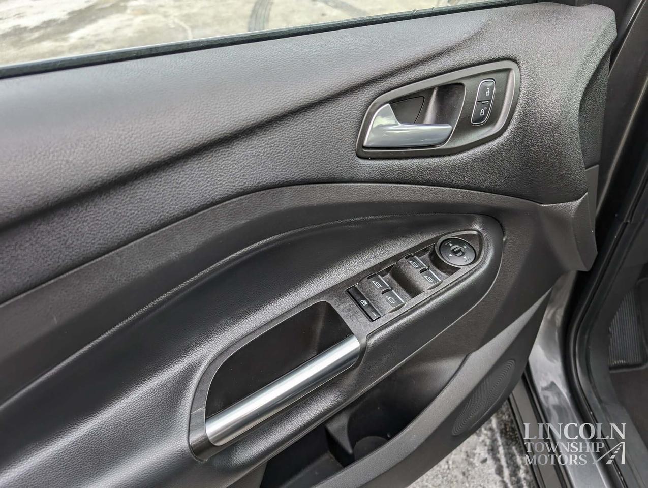 2019 Ford Escape SE - RMT START, CLEAN CARFAX, HEATED SEATS, AWD Photo