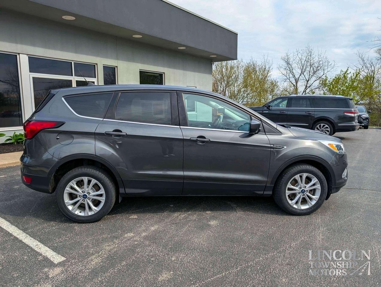 2019 Ford Escape SE - RMT START, CLEAN CARFAX, HEATED SEATS, AWD Photo
