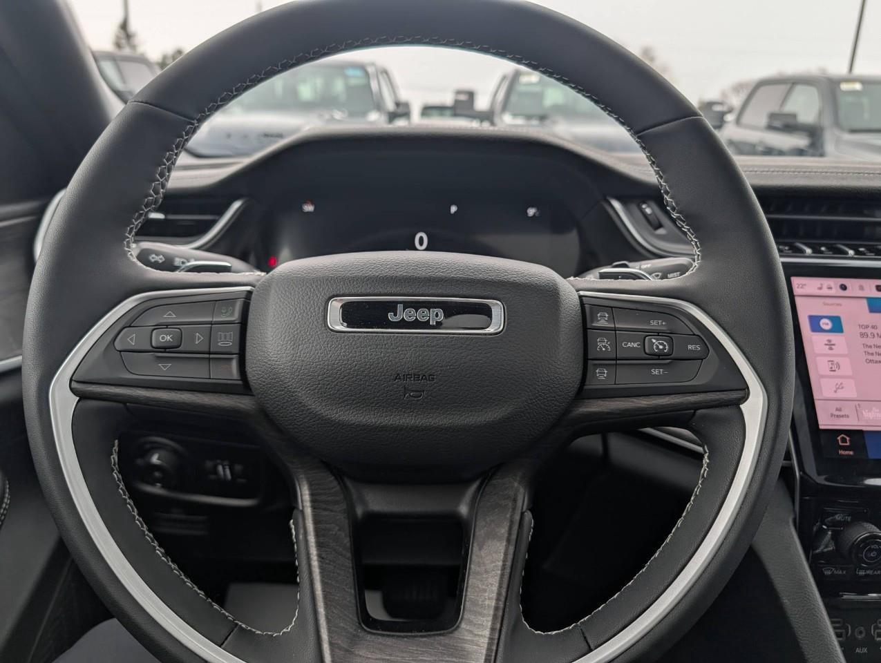 2025 Jeep Grand Cherokee Limited LOW KM/ ONE OWNER Photo