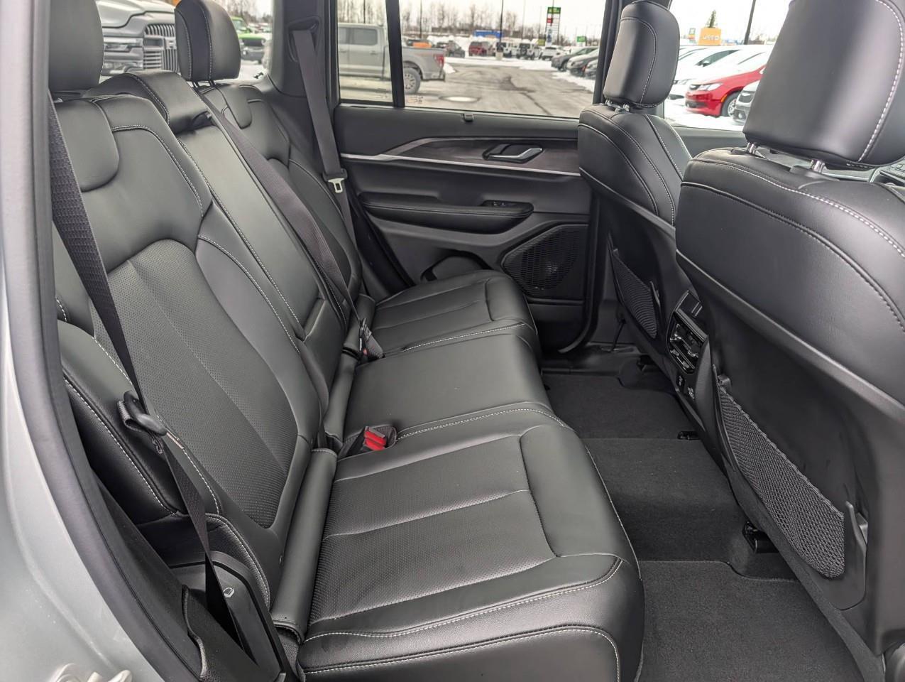 2025 Jeep Grand Cherokee Limited LOW KM/ ONE OWNER Photo