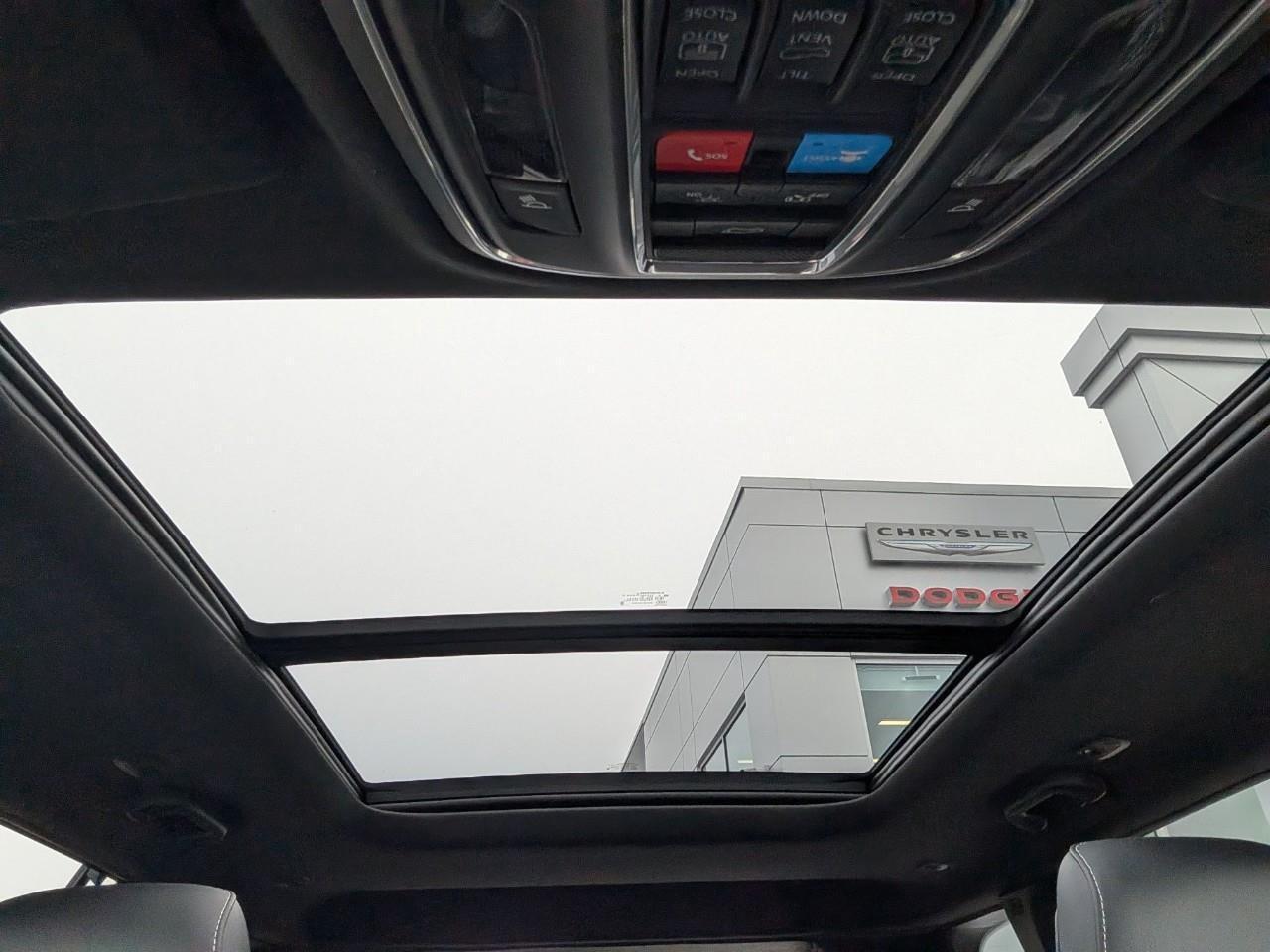 2025 Jeep Grand Cherokee Limited LOW KM/ ONE OWNER Photo