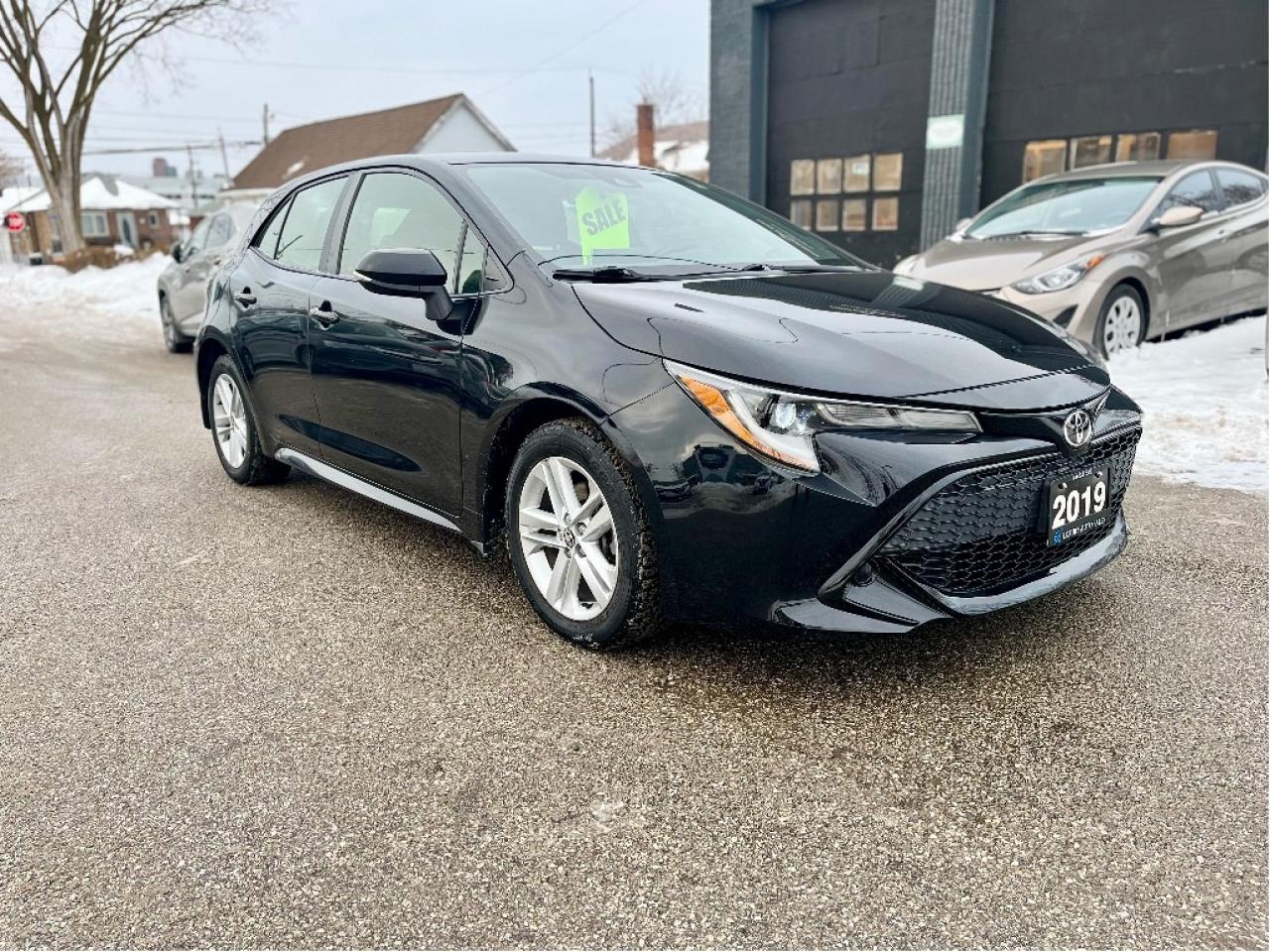 2019 Toyota Corolla Hatchback SE CERTIFIED Photo