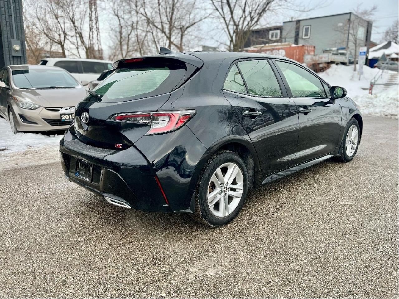 2019 Toyota Corolla Hatchback SE CERTIFIED Photo3