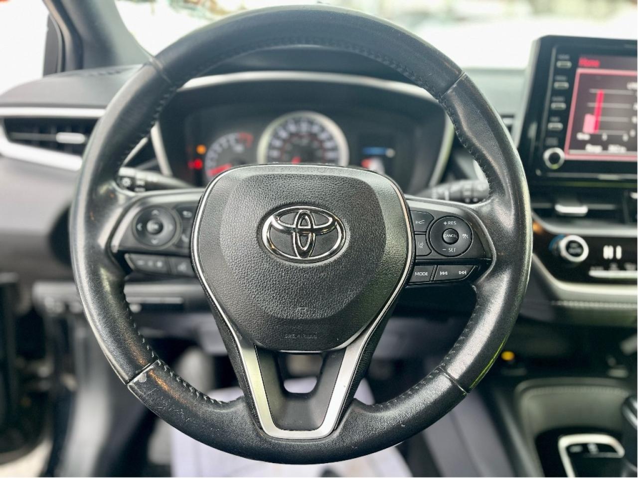 2019 Toyota Corolla Hatchback SE CERTIFIED Photo