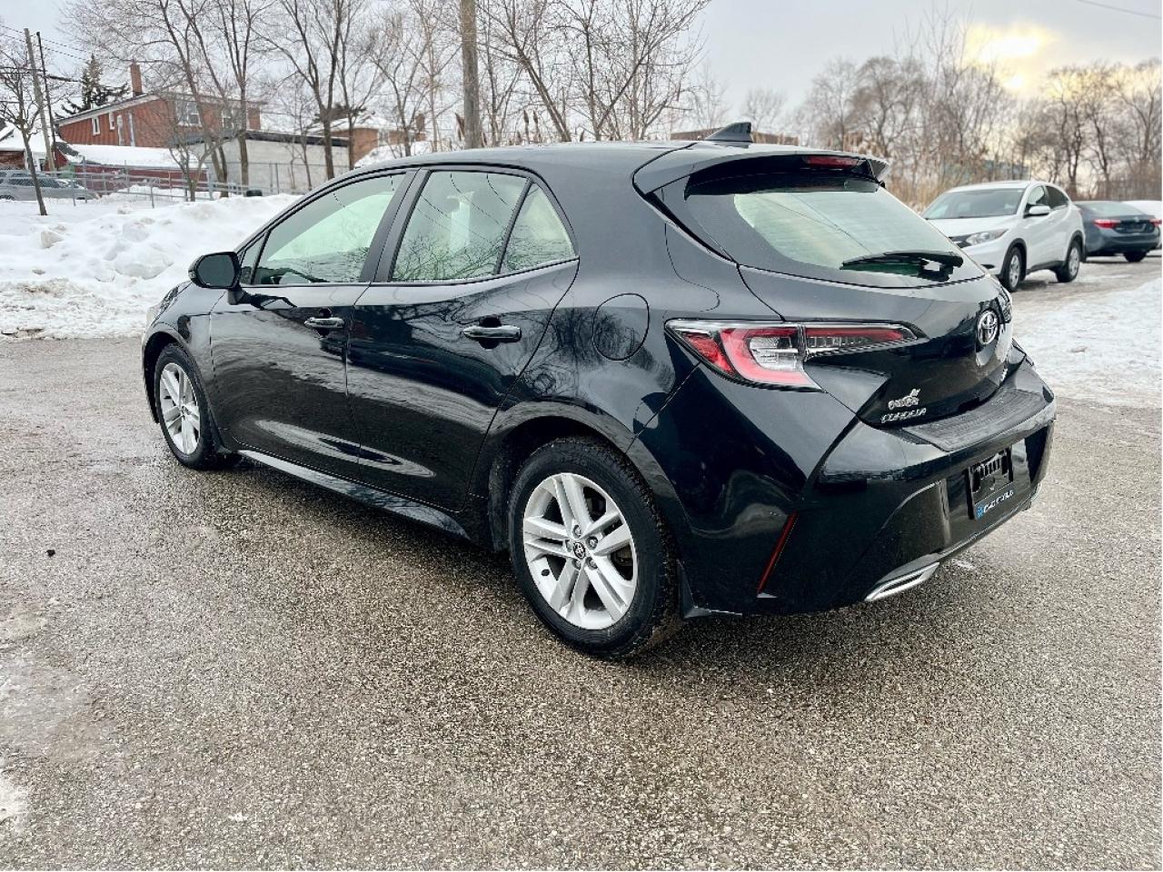 2019 Toyota Corolla Hatchback SE CERTIFIED Photo