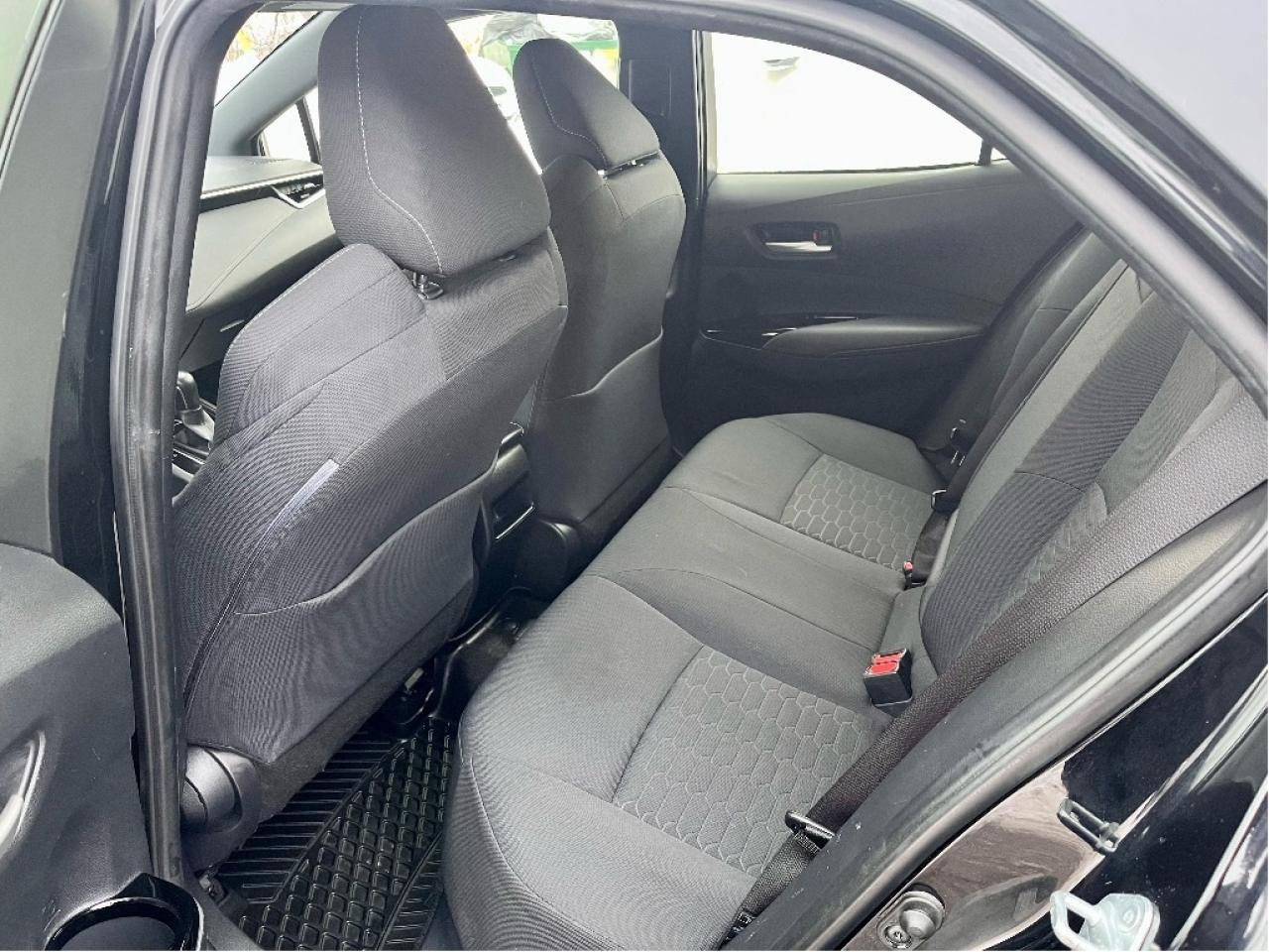 2019 Toyota Corolla Hatchback SE CERTIFIED Photo