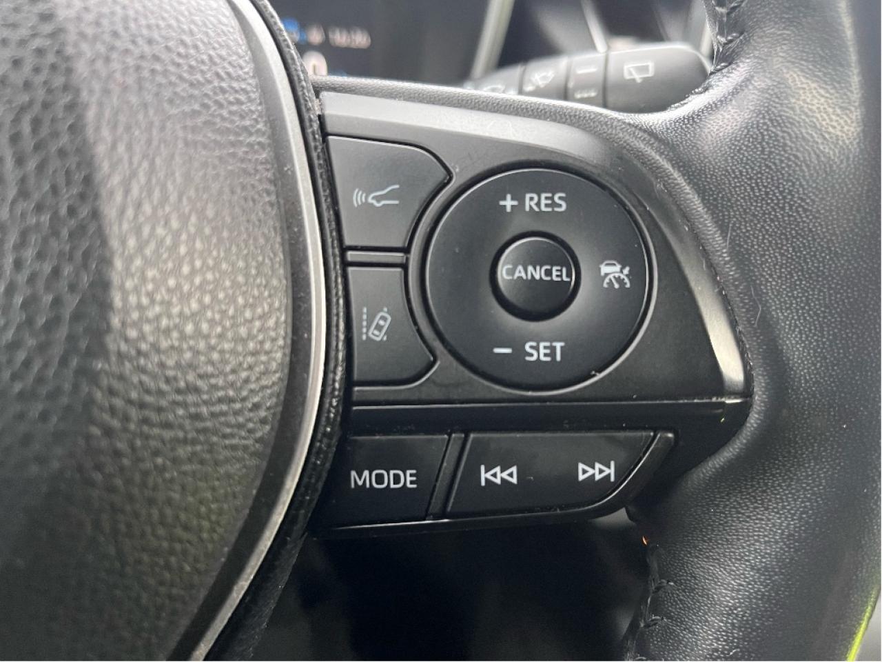 2019 Toyota Corolla Hatchback SE CERTIFIED Photo