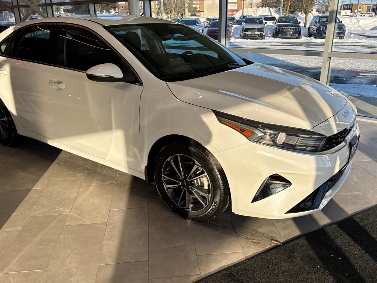 2022 Kia Forte EX IVT Photo
