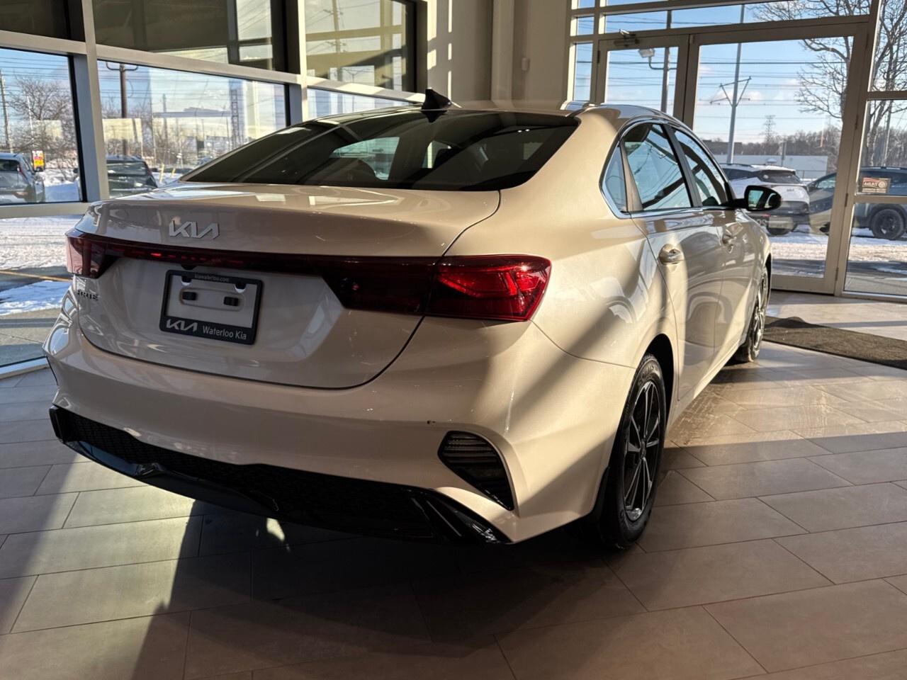 2022 Kia Forte EX IVT Photo