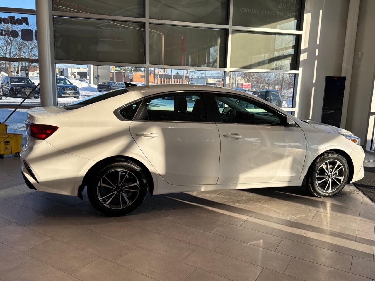 2022 Kia Forte EX IVT Photo