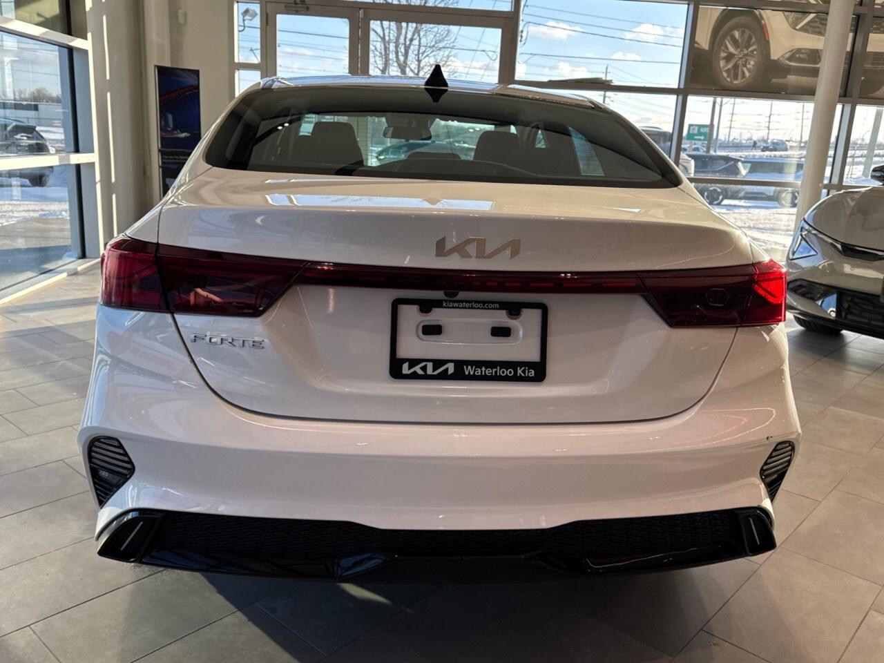 2022 Kia Forte EX IVT Photo