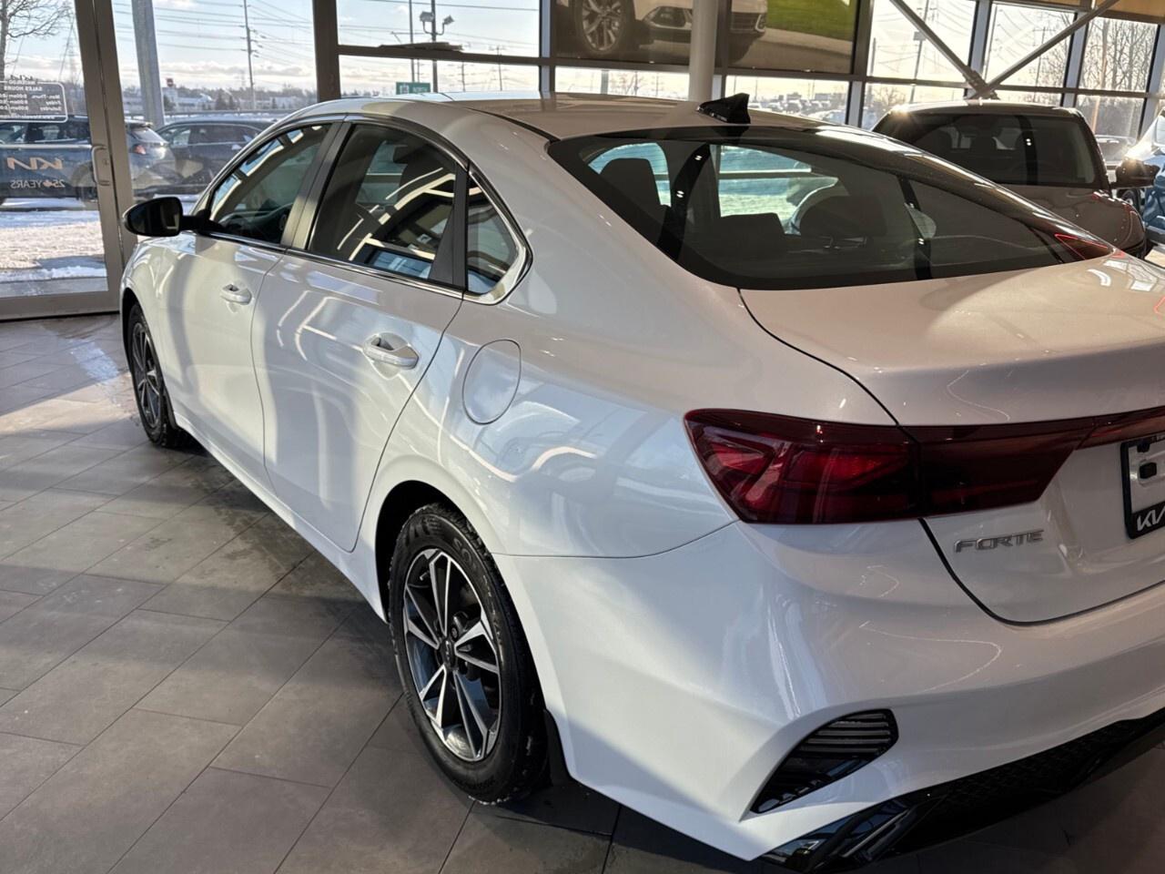 2022 Kia Forte EX IVT Photo