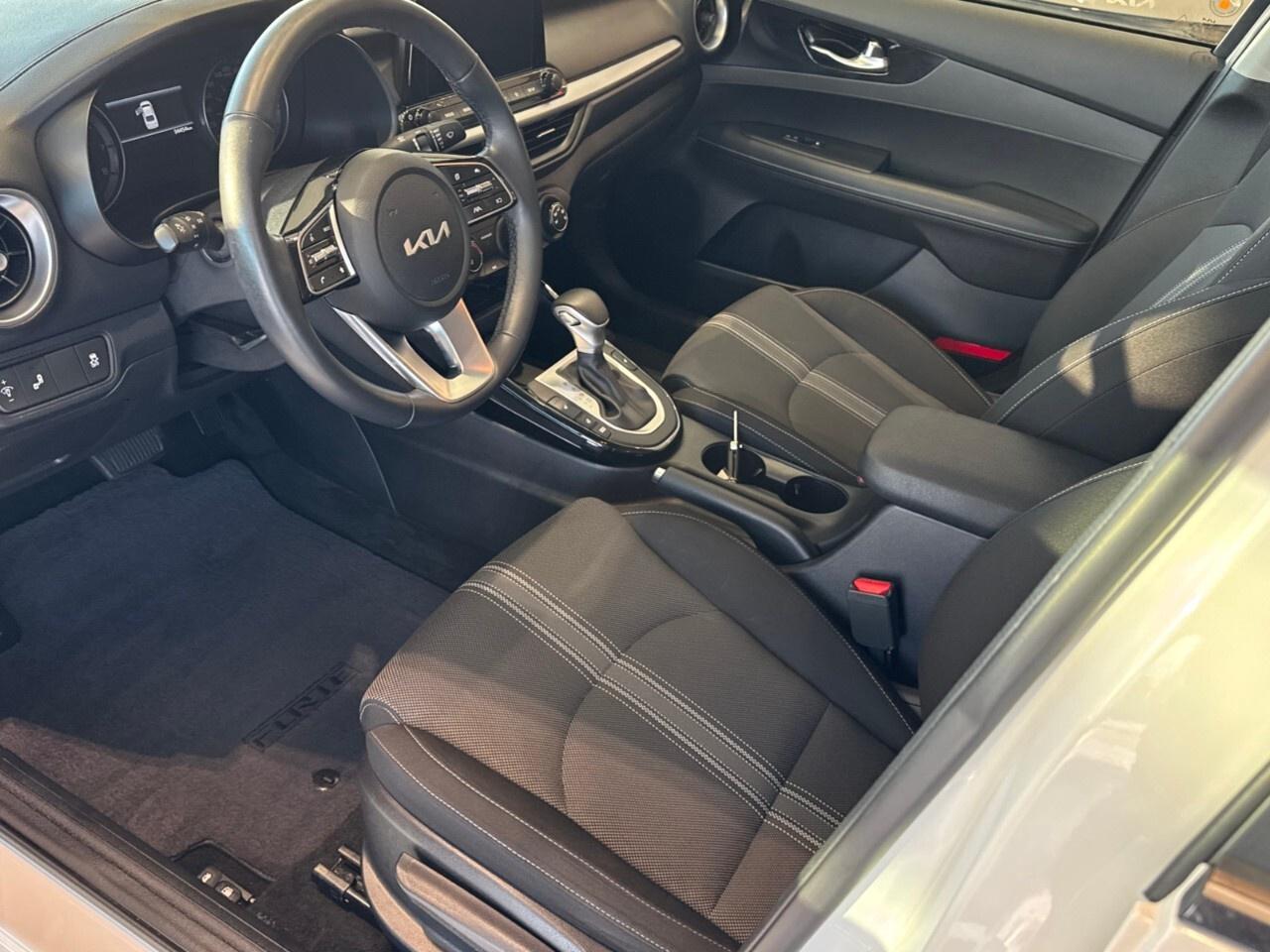 2022 Kia Forte EX IVT Photo