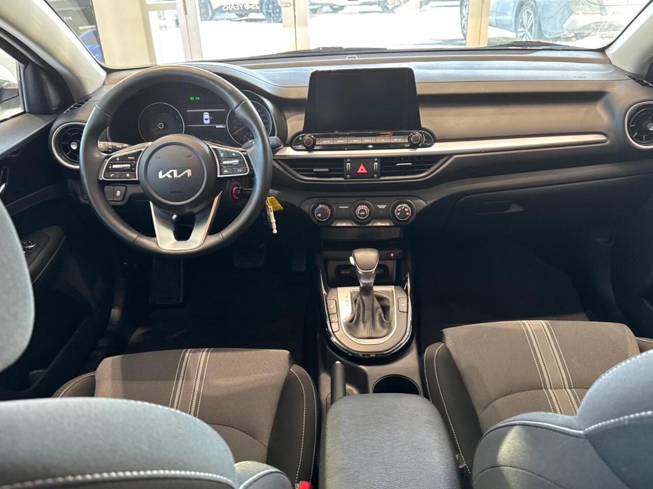 2022 Kia Forte EX IVT Photo