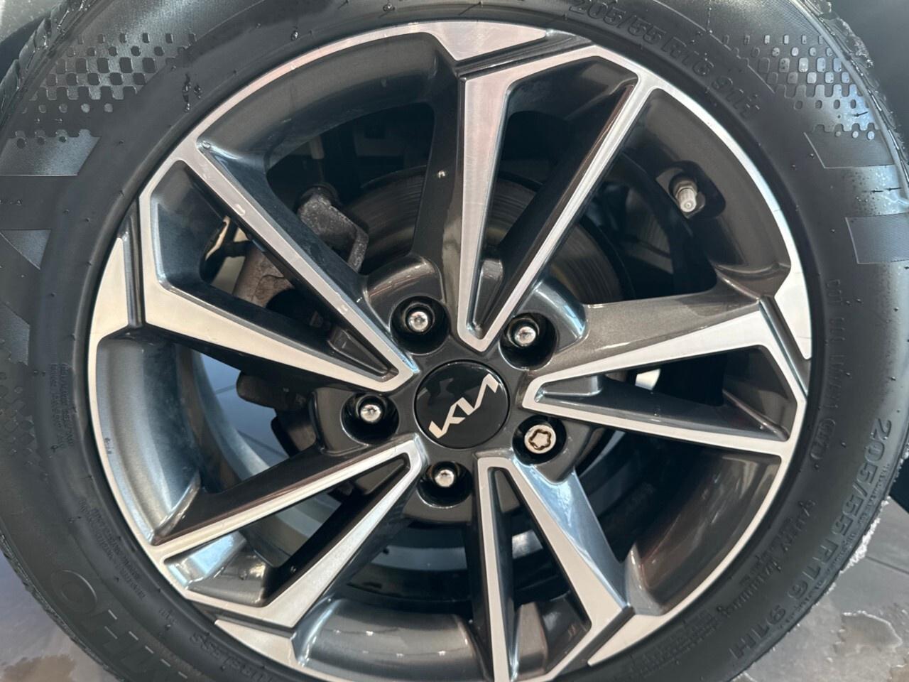 2022 Kia Forte EX IVT Photo