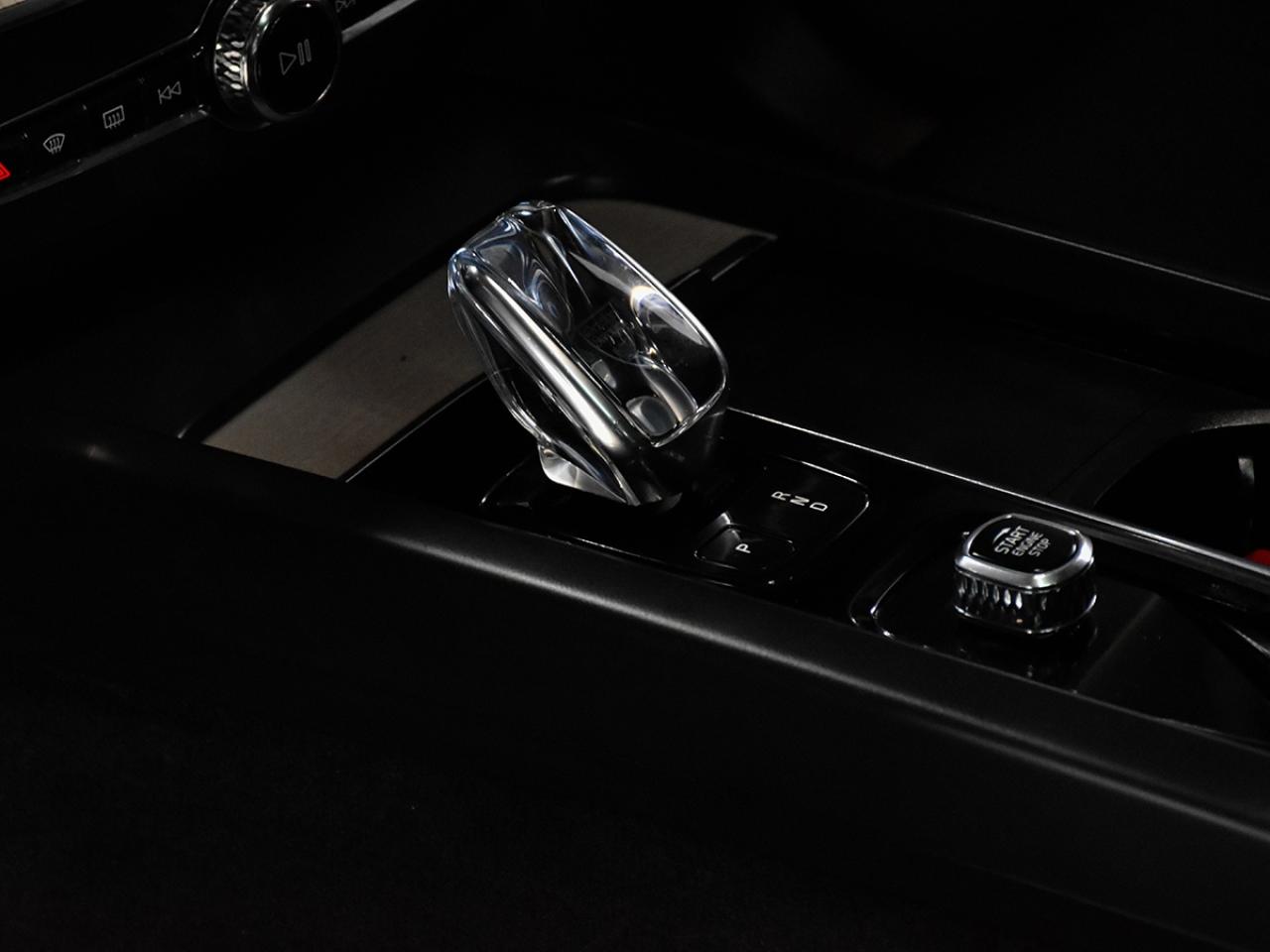 2022 Volvo XC60 B6 AWD Inscription NOAccidents  Navi   Panoramic Photo