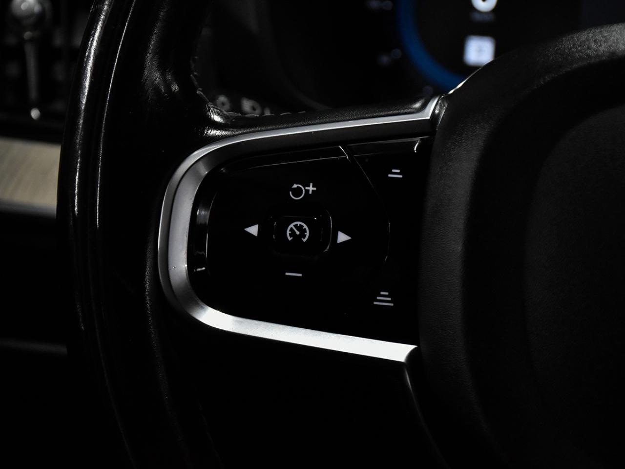 2022 Volvo XC60 B6 AWD Inscription NOAccidents  Navi   Panoramic Photo