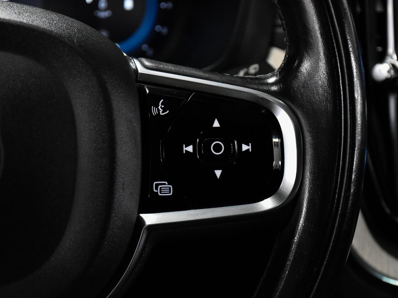 2022 Volvo XC60 B6 AWD Inscription NOAccidents  Navi   Panoramic Photo