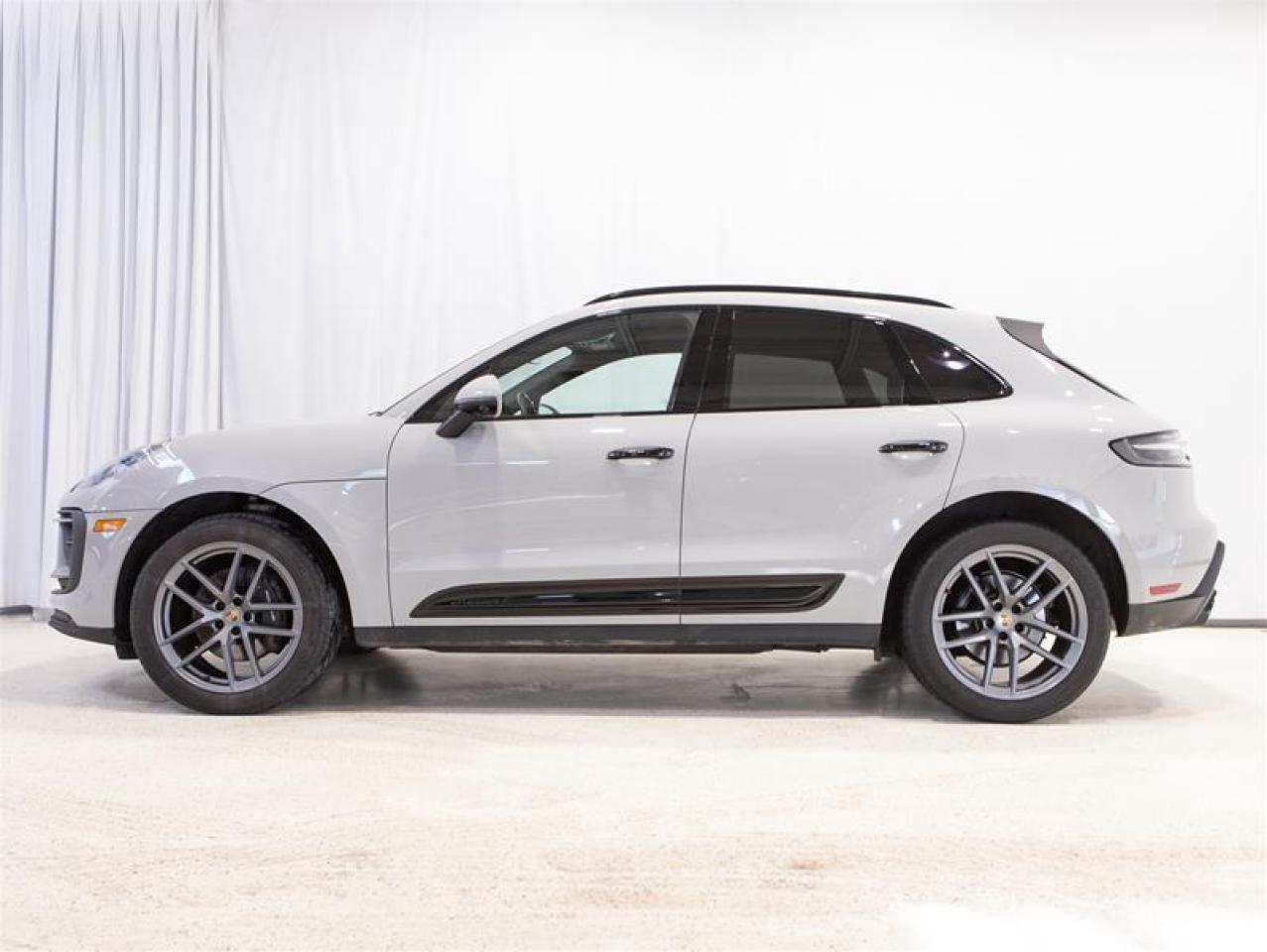 2023 Porsche Macan T Photo4