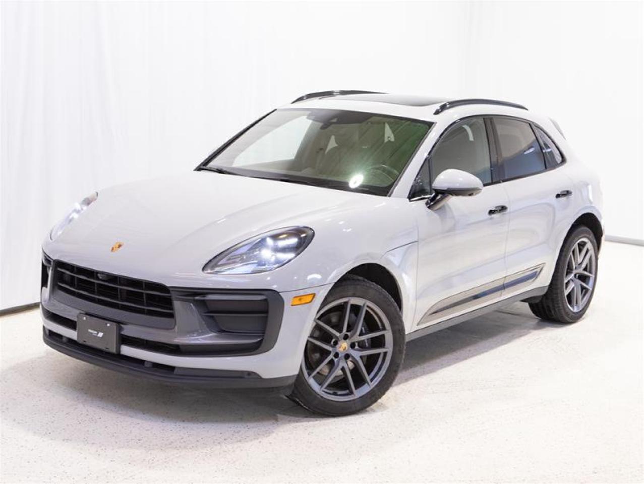 2023 Porsche Macan T Photo