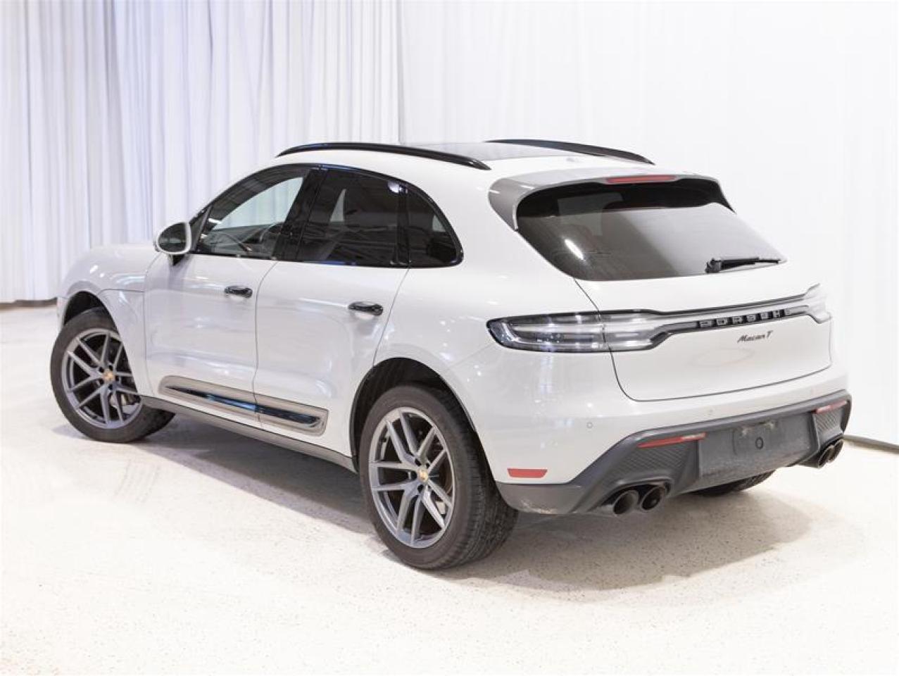 2023 Porsche Macan T Photo