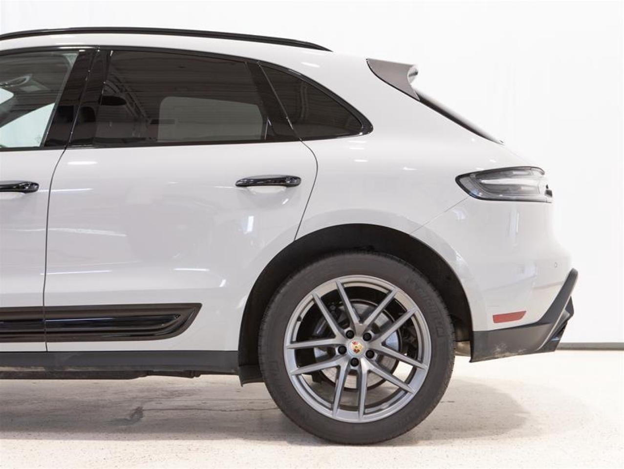 2023 Porsche Macan T Photo