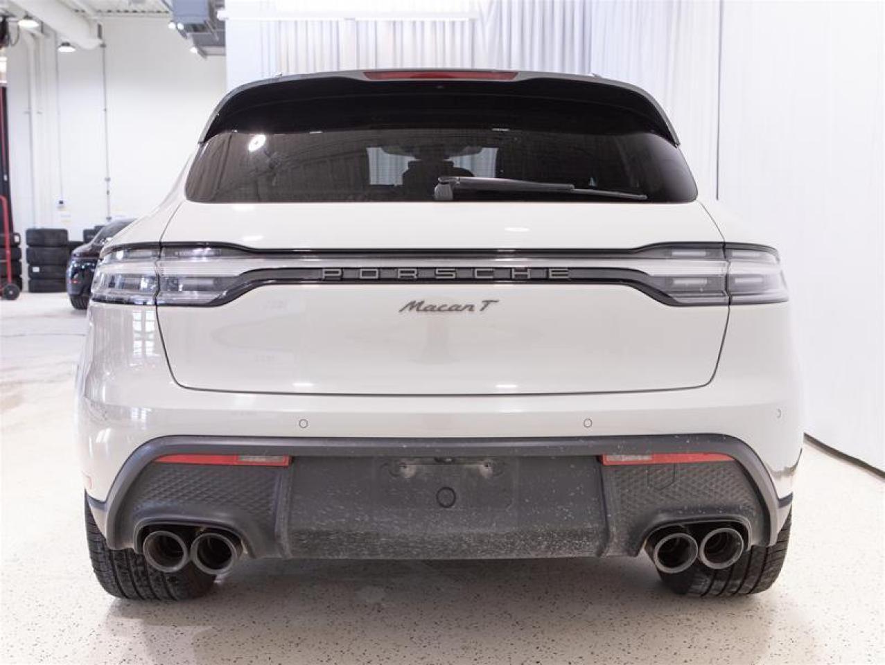 2023 Porsche Macan T Photo