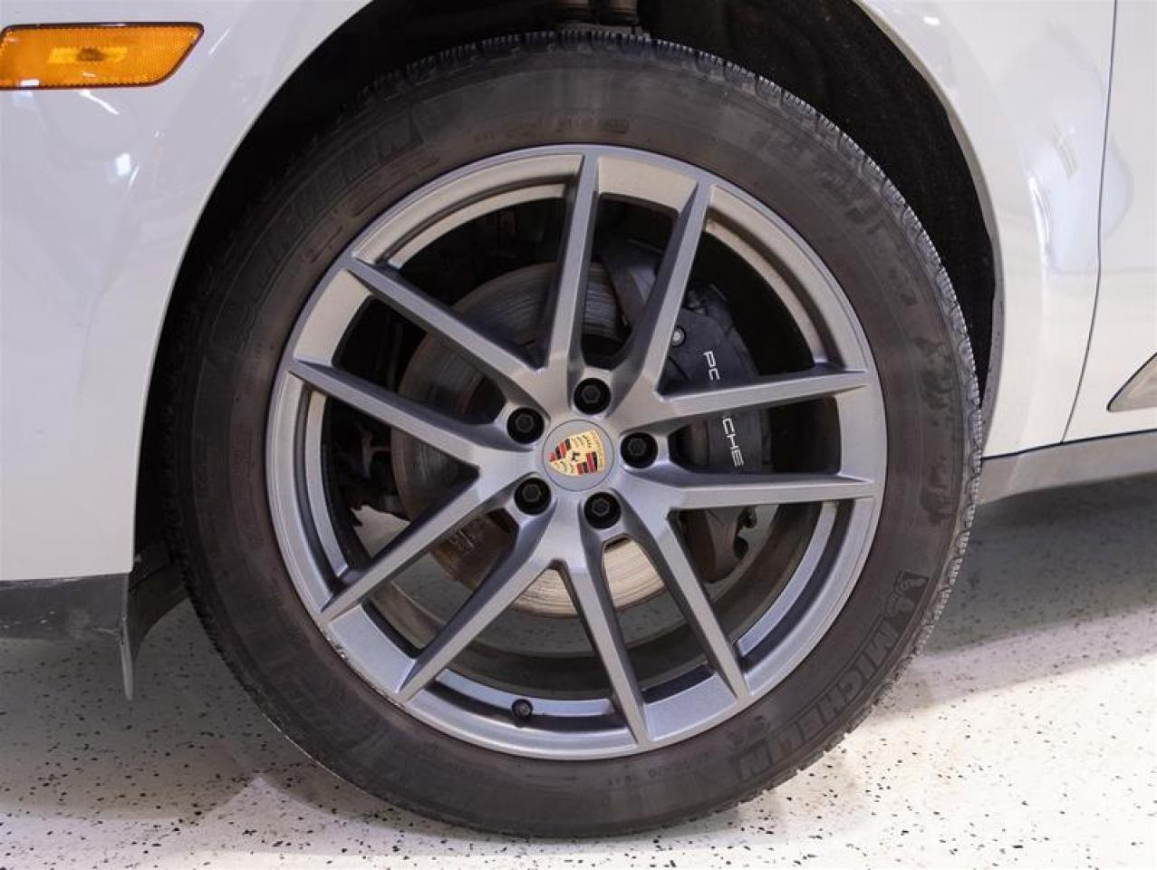 2023 Porsche Macan T Photo