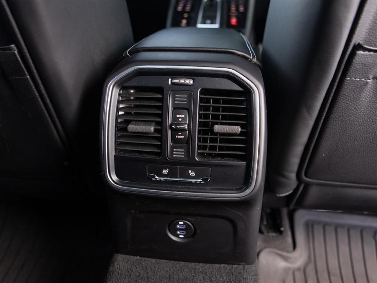 2023 Porsche Macan T Photo