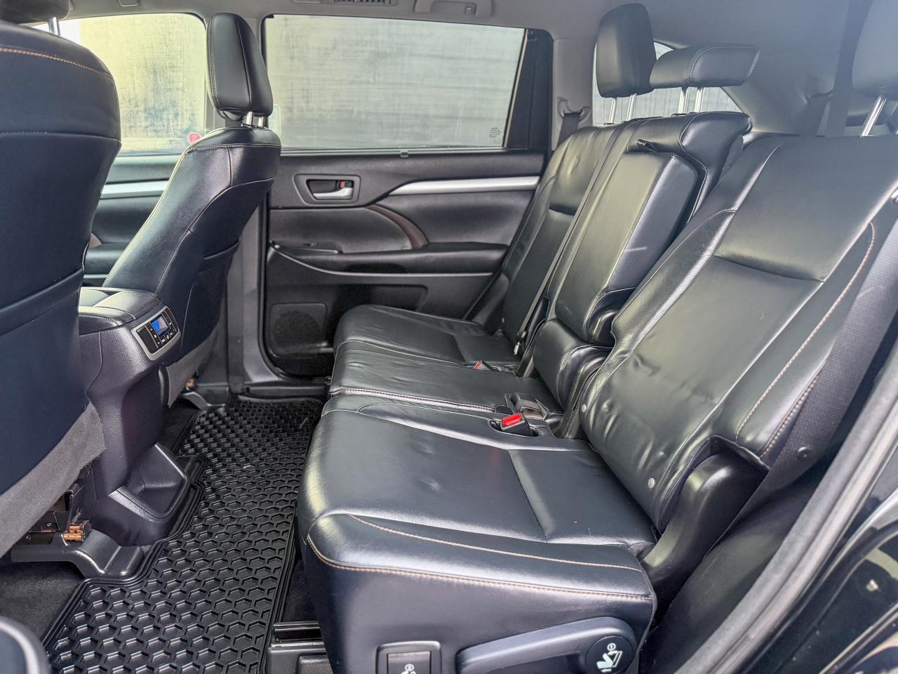 2016 Toyota Highlander XLE/AWD/NAVI/CAMERA/REMOTE/8 PASS/LOW KM/3.5L Photo