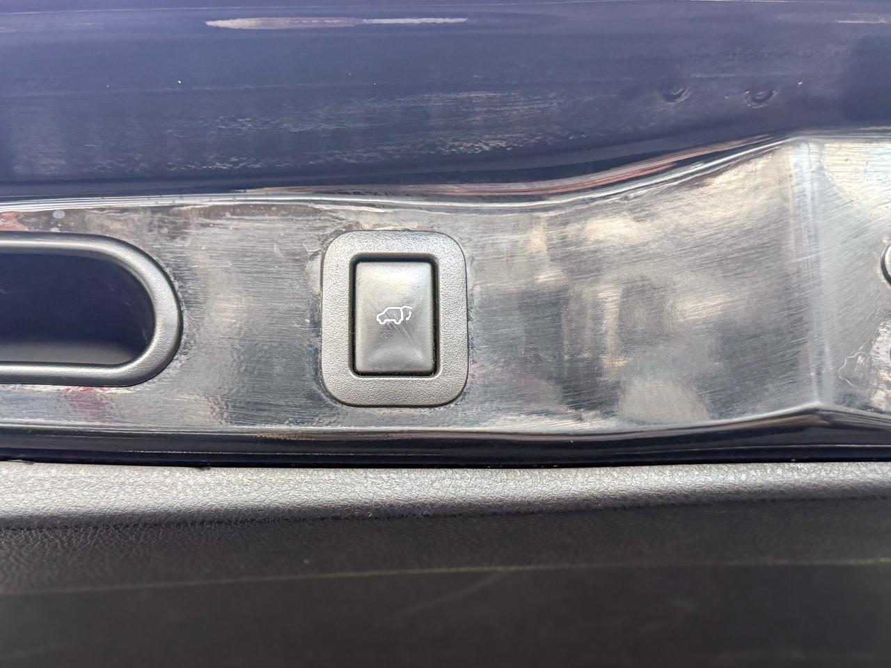 2016 Toyota Highlander XLE/AWD/NAVI/CAMERA/REMOTE/8 PASS/LOW KM/3.5L Photo