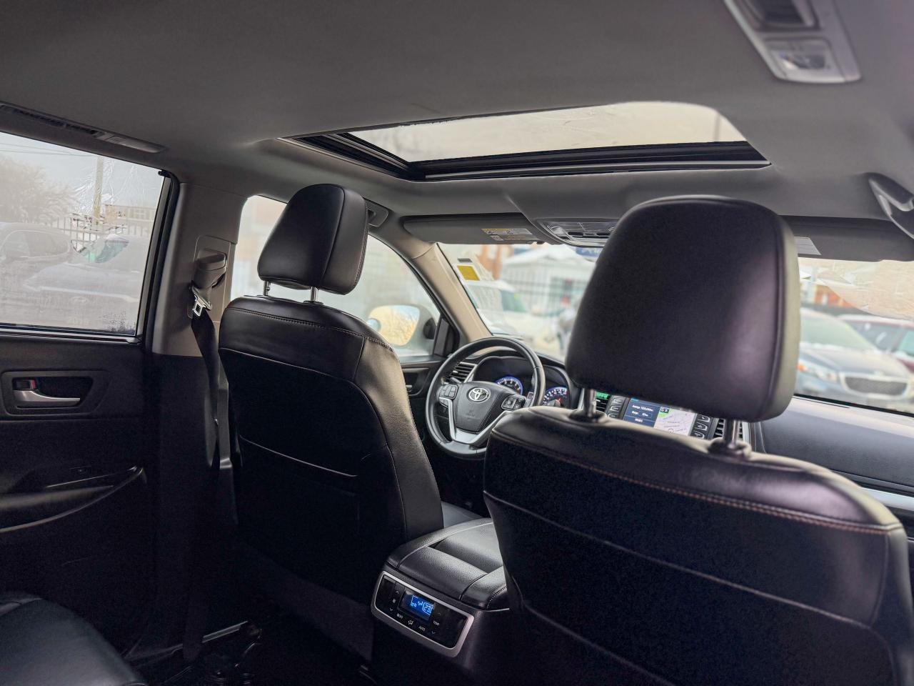 2016 Toyota Highlander XLE/AWD/NAVI/CAMERA/REMOTE/8 PASS/LOW KM/3.5L Photo