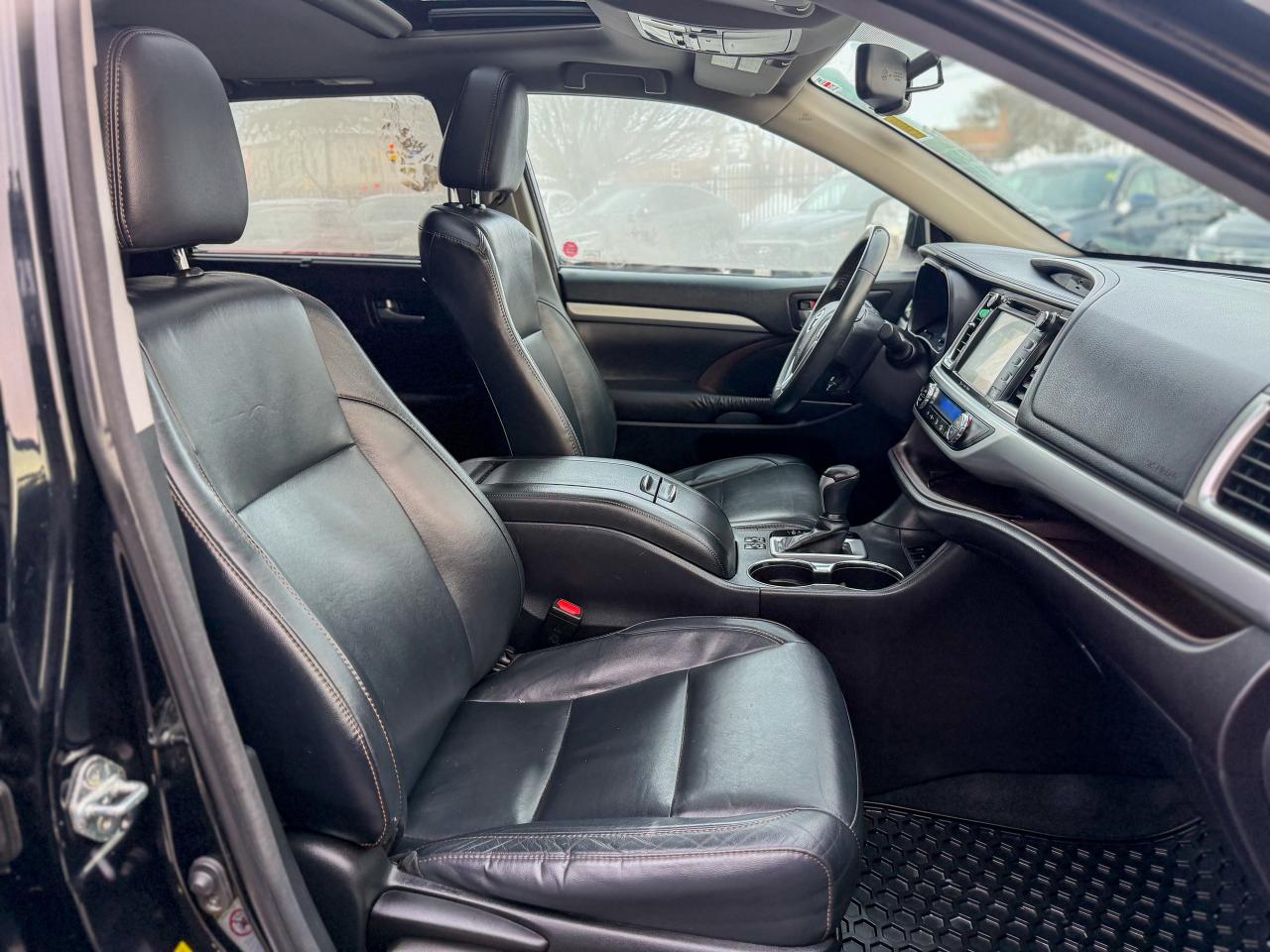 2016 Toyota Highlander XLE/AWD/NAVI/CAMERA/REMOTE/8 PASS/LOW KM/3.5L Photo