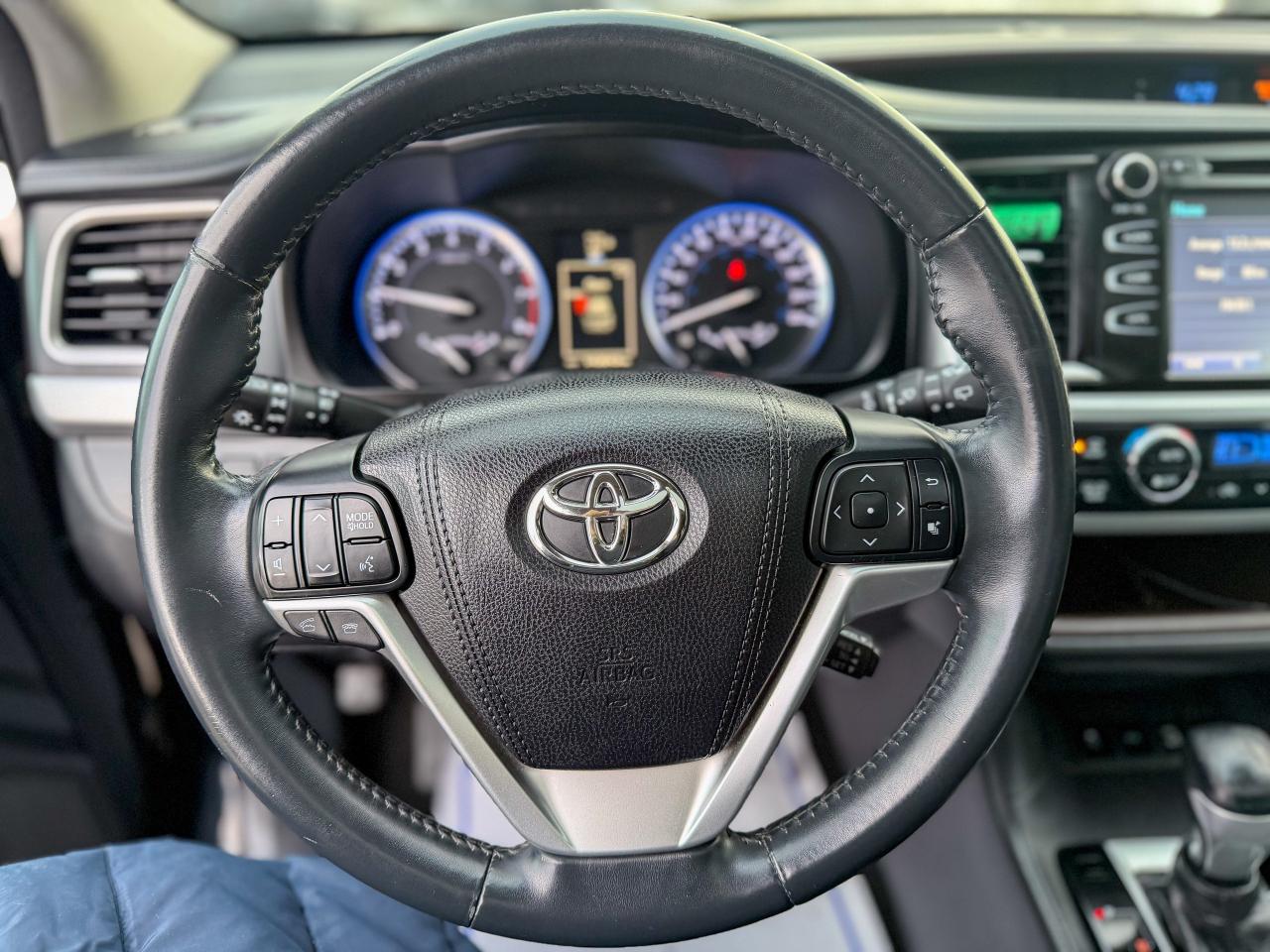 2016 Toyota Highlander XLE/AWD/NAVI/CAMERA/REMOTE/8 PASS/LOW KM/3.5L Photo