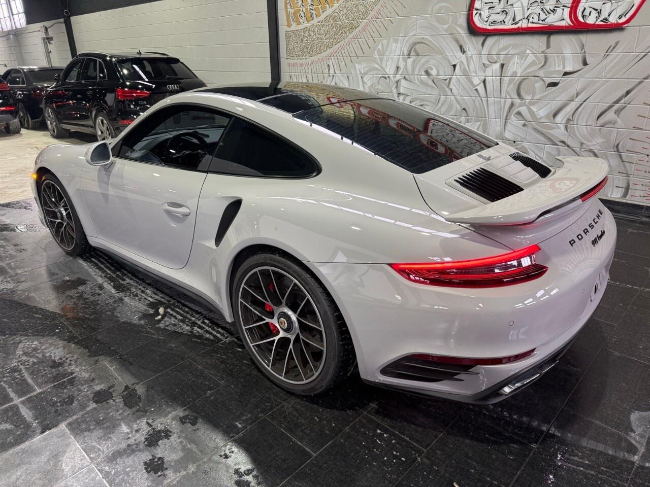 2019 Porsche 911 Turbo Coupe 2019 Porsche 911 turbo coupe 18,000 km Photo3