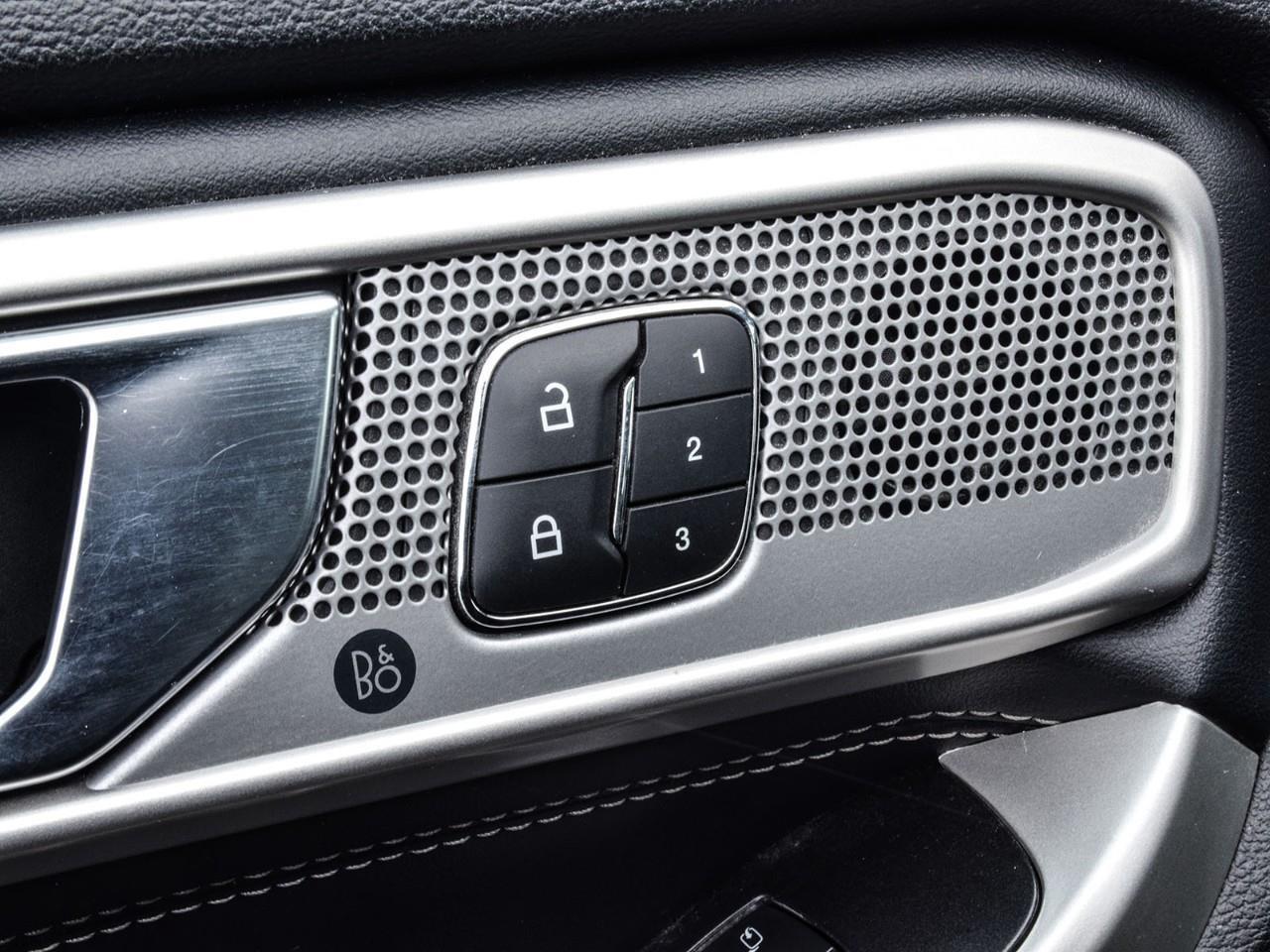 2020 Ford Explorer Limited Twin Panel Moonroof   Class III Tow Photo