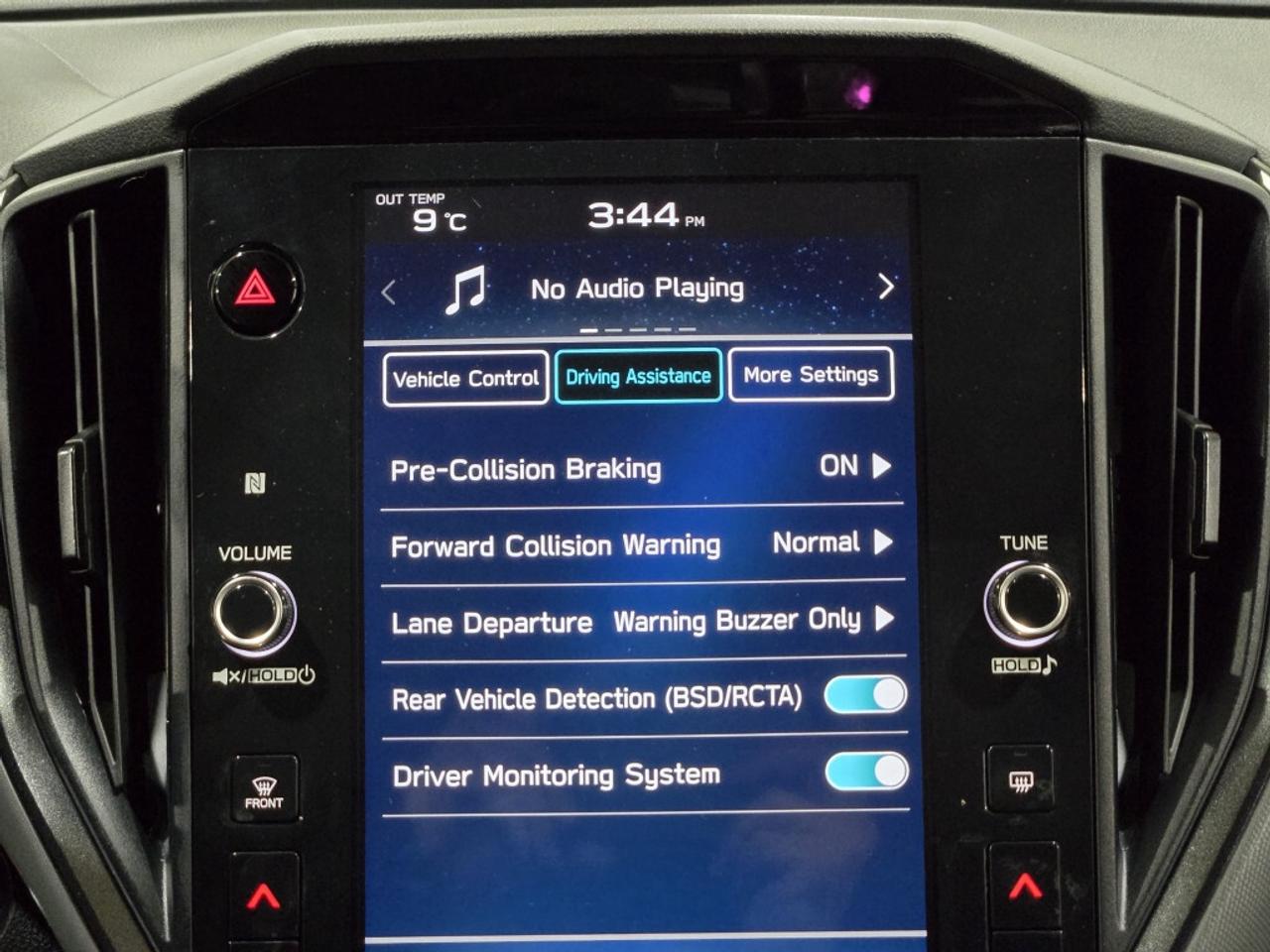 2024 Subaru Crosstrek 2.5L Limited W/EYESIGHT AWD CVT PUSH START SUNROOF Photo