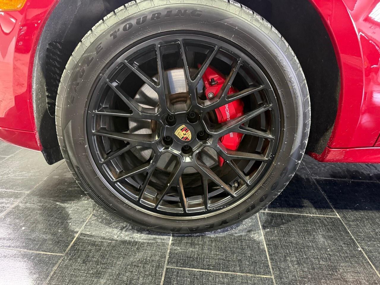 2021 Porsche Macan GTS AWD 2021 Porsche McKahn GTS only 23,000 km Photo