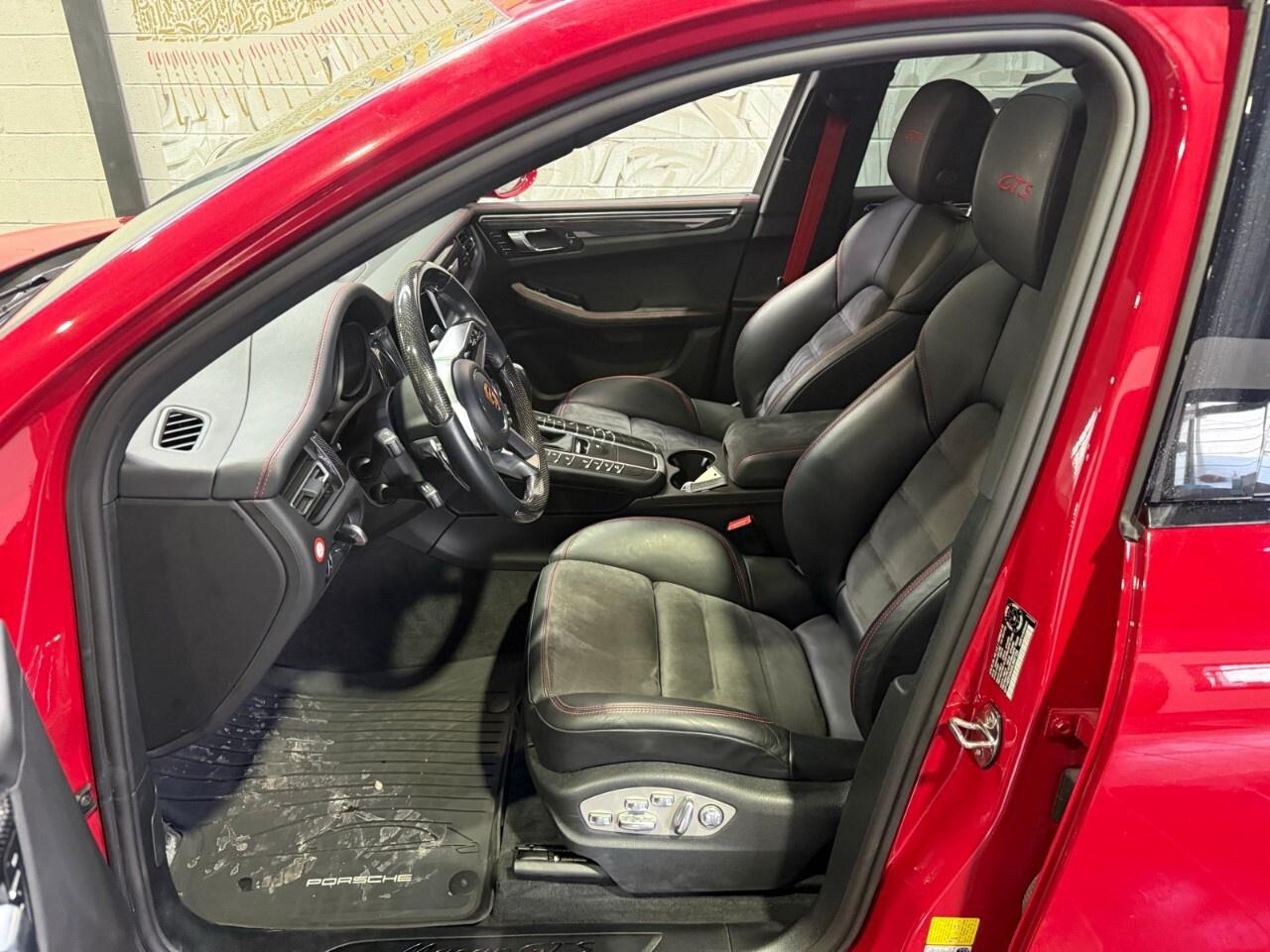 2021 Porsche Macan GTS AWD 2021 Porsche McKahn GTS only 23,000 km Photo