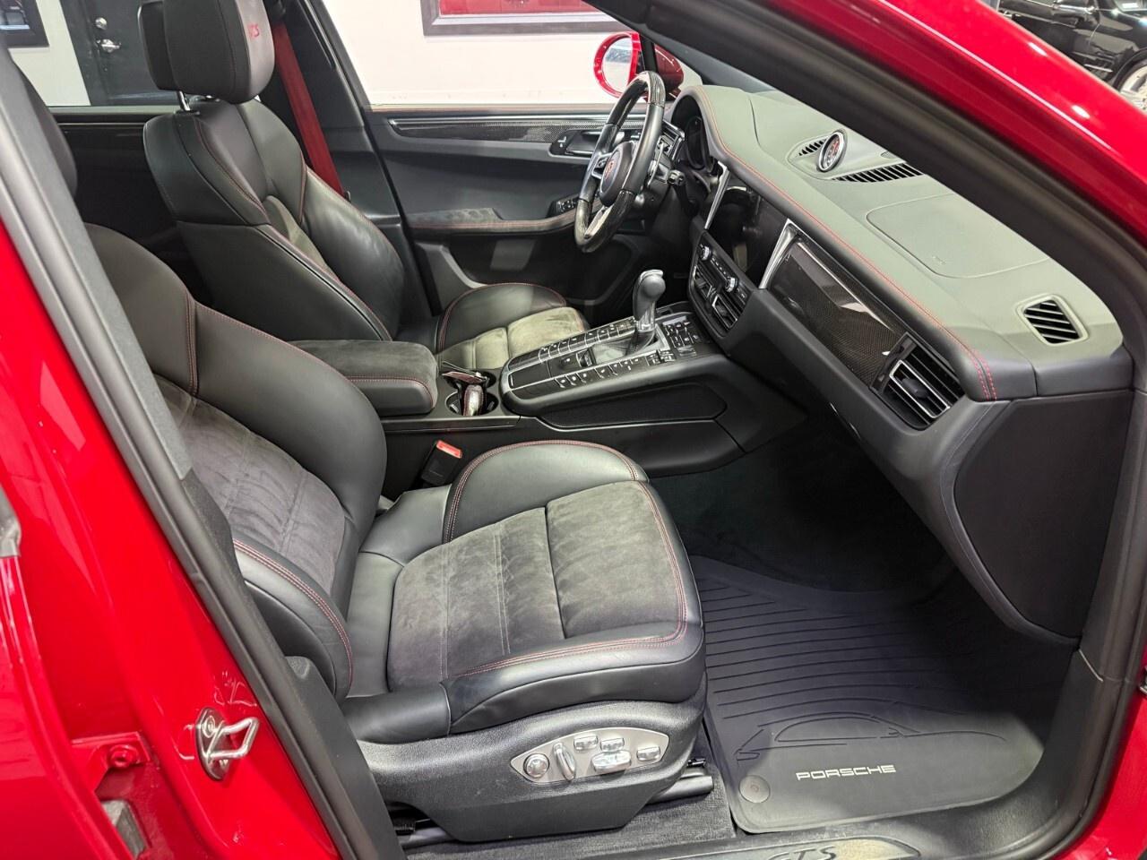 2021 Porsche Macan GTS AWD 2021 Porsche McKahn GTS only 23,000 km Photo