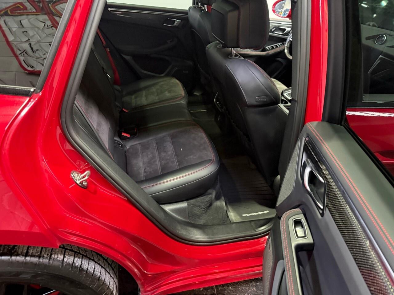 2021 Porsche Macan GTS AWD 2021 Porsche McKahn GTS only 23,000 km Photo