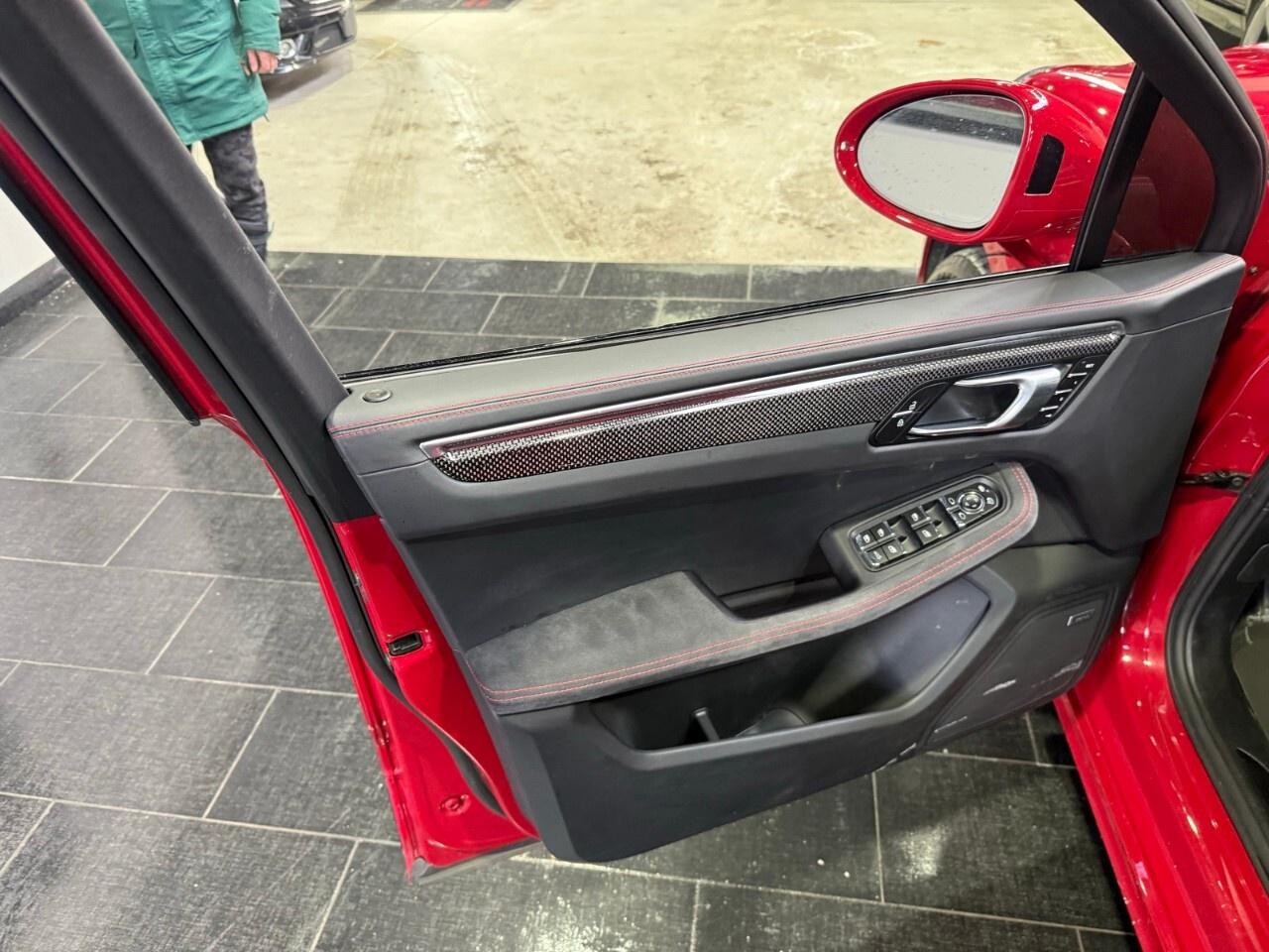 2021 Porsche Macan GTS AWD 2021 Porsche McKahn GTS only 23,000 km Photo