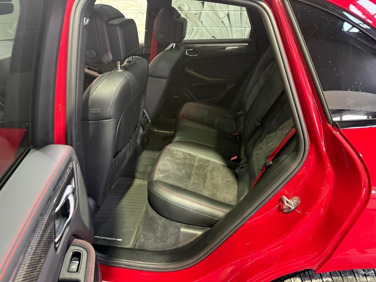 2021 Porsche Macan GTS AWD 2021 Porsche McKahn GTS only 23,000 km Photo