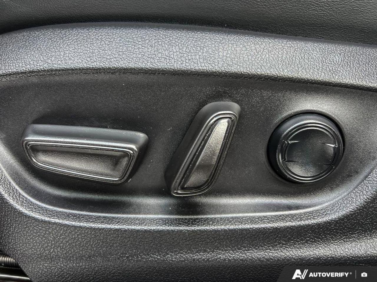 2025 Toyota Crown Signia Limited   ONE OWNER   LEATHER ONE OWNER   LEATHER Photo